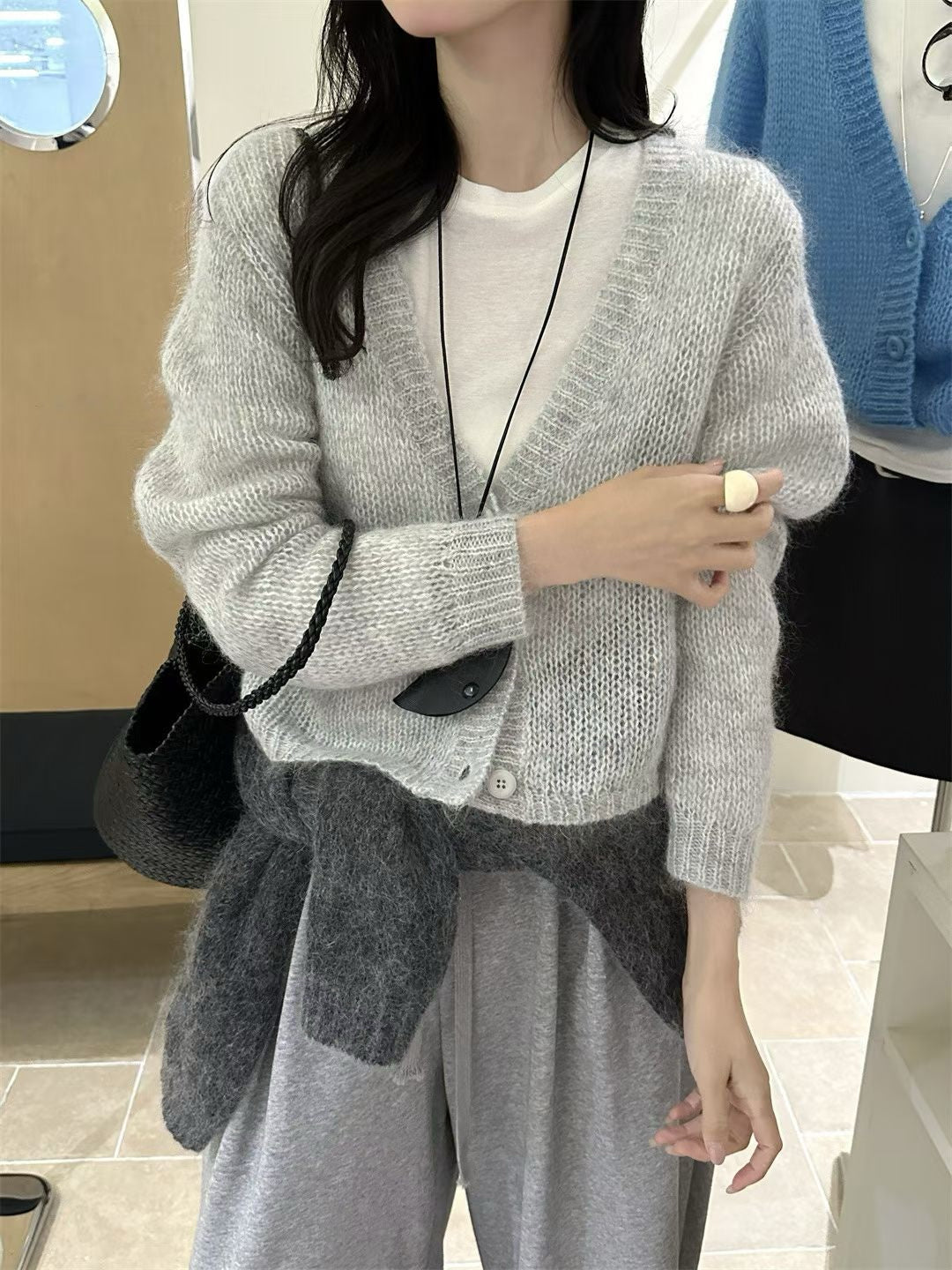 // 柔光馬海毛深V領CD