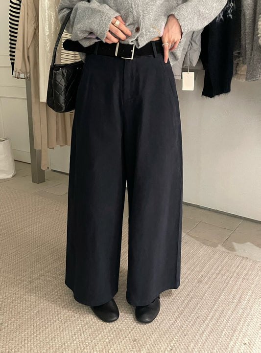 // 質感天絲棉直腳褲(連腰帶)