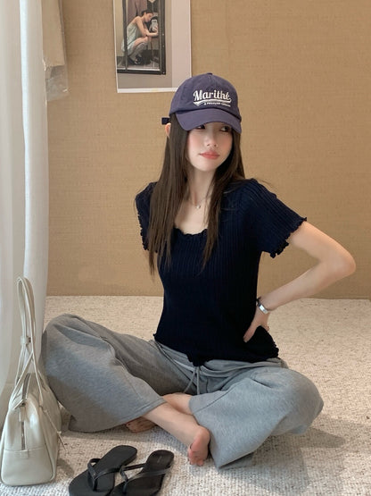 // 大U領顯瘦直紋木耳邊TEE