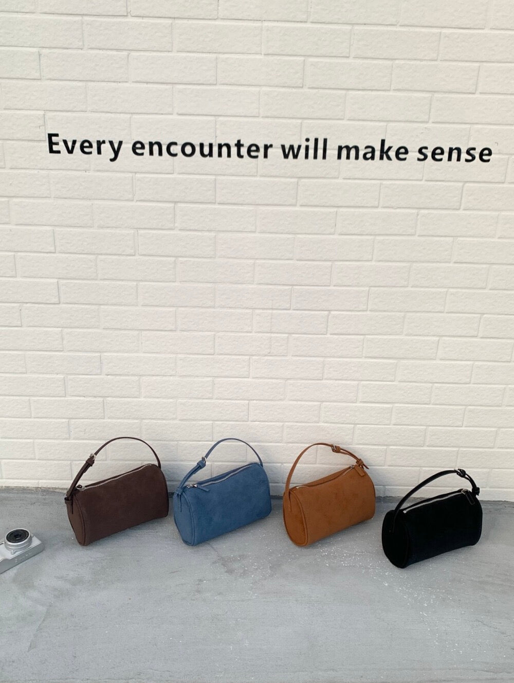 Nov. Part 3贈品🌟滿額$1200送簡約猄皮絨圓筒袋￼