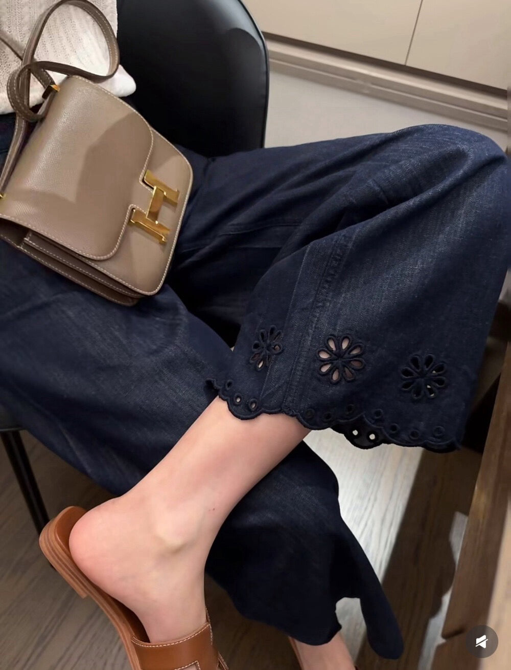 // lyocell麻刺繡鈎花褲腳薄牛仔褲
