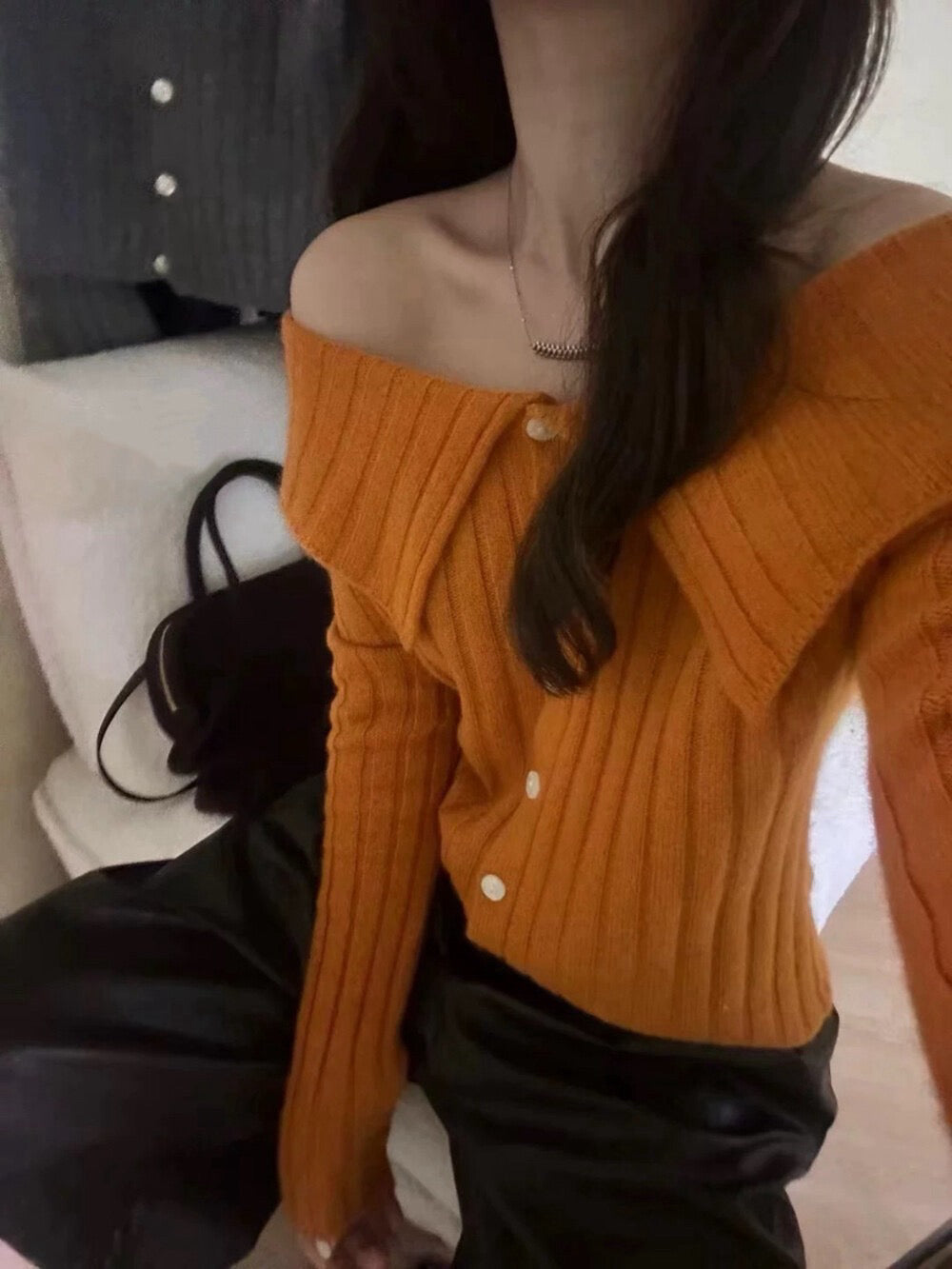 // 50%綿羊毛+20%alpaca可一字領直坑紋大翻領NT