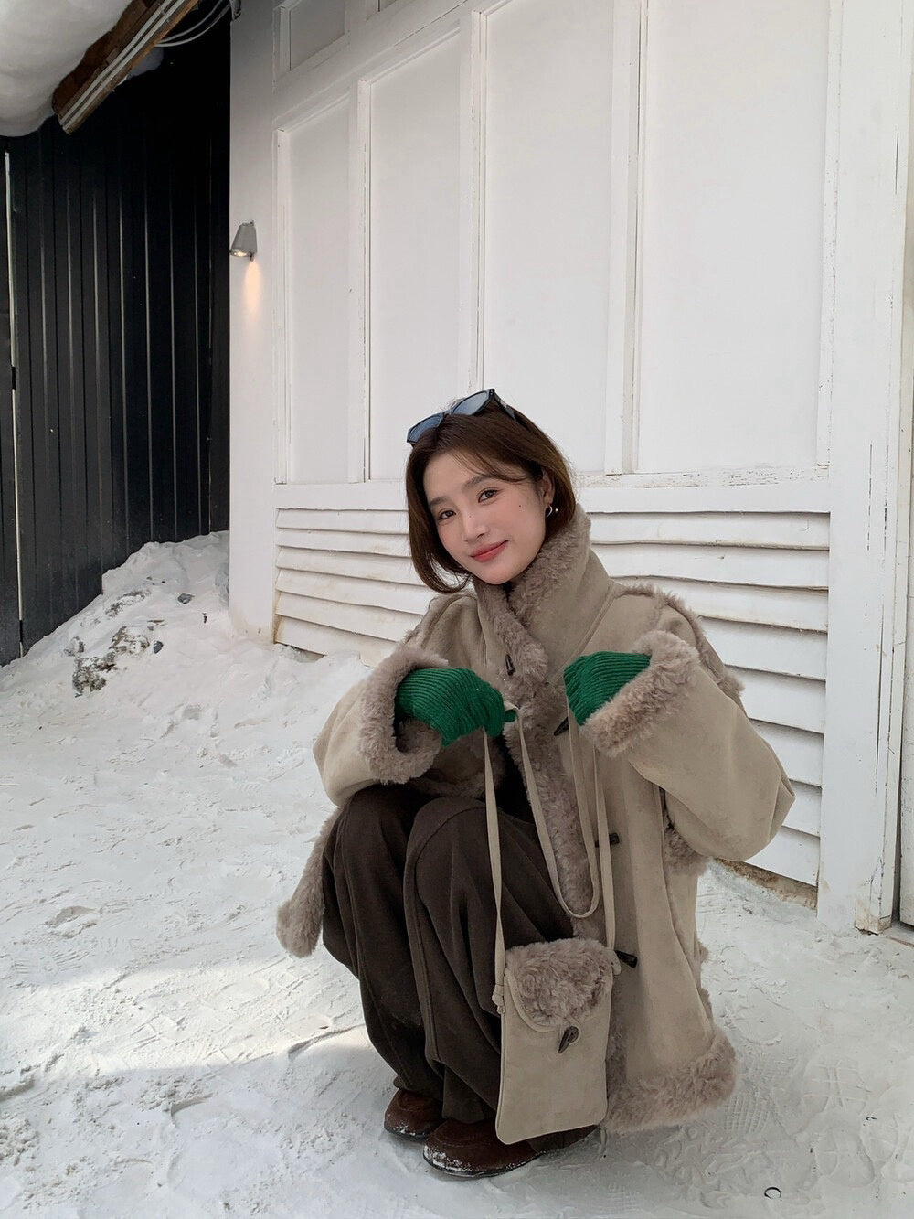 // 皮毛一體麂皮絨牛角鈕外套(連袋仔)