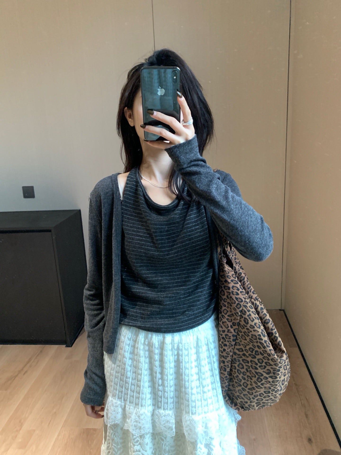 // 懶人福音假兩件間條上衣