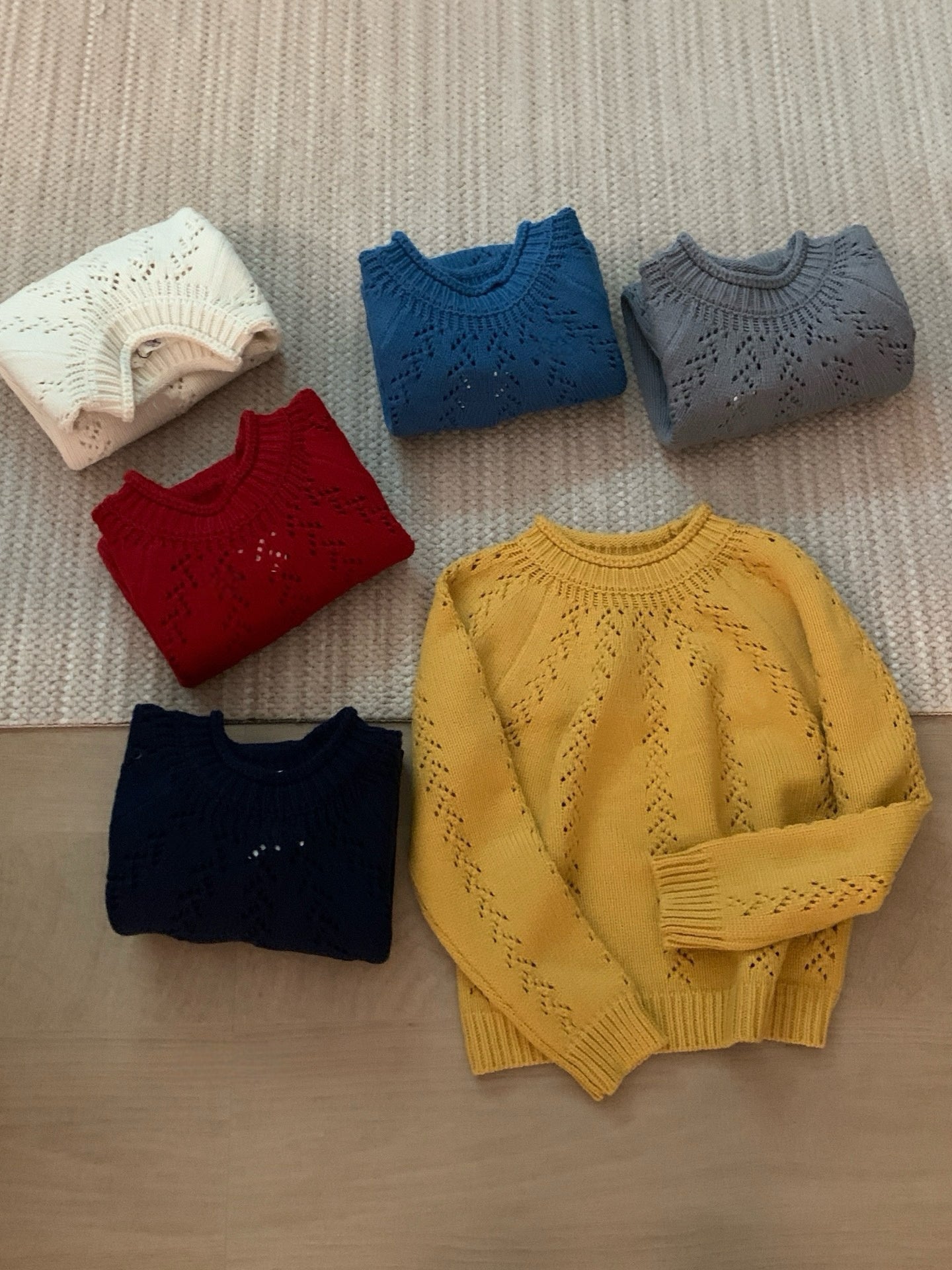 (部分現貨) // 15%wool鏤空鈎花半領卷邊毛衣