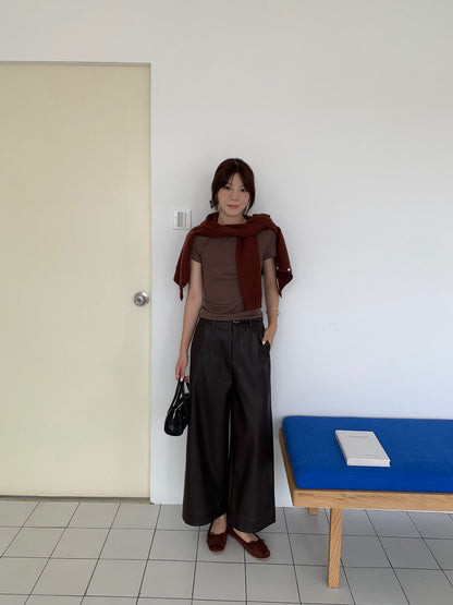 // 復古感超顯瘦連腰帶皮褲