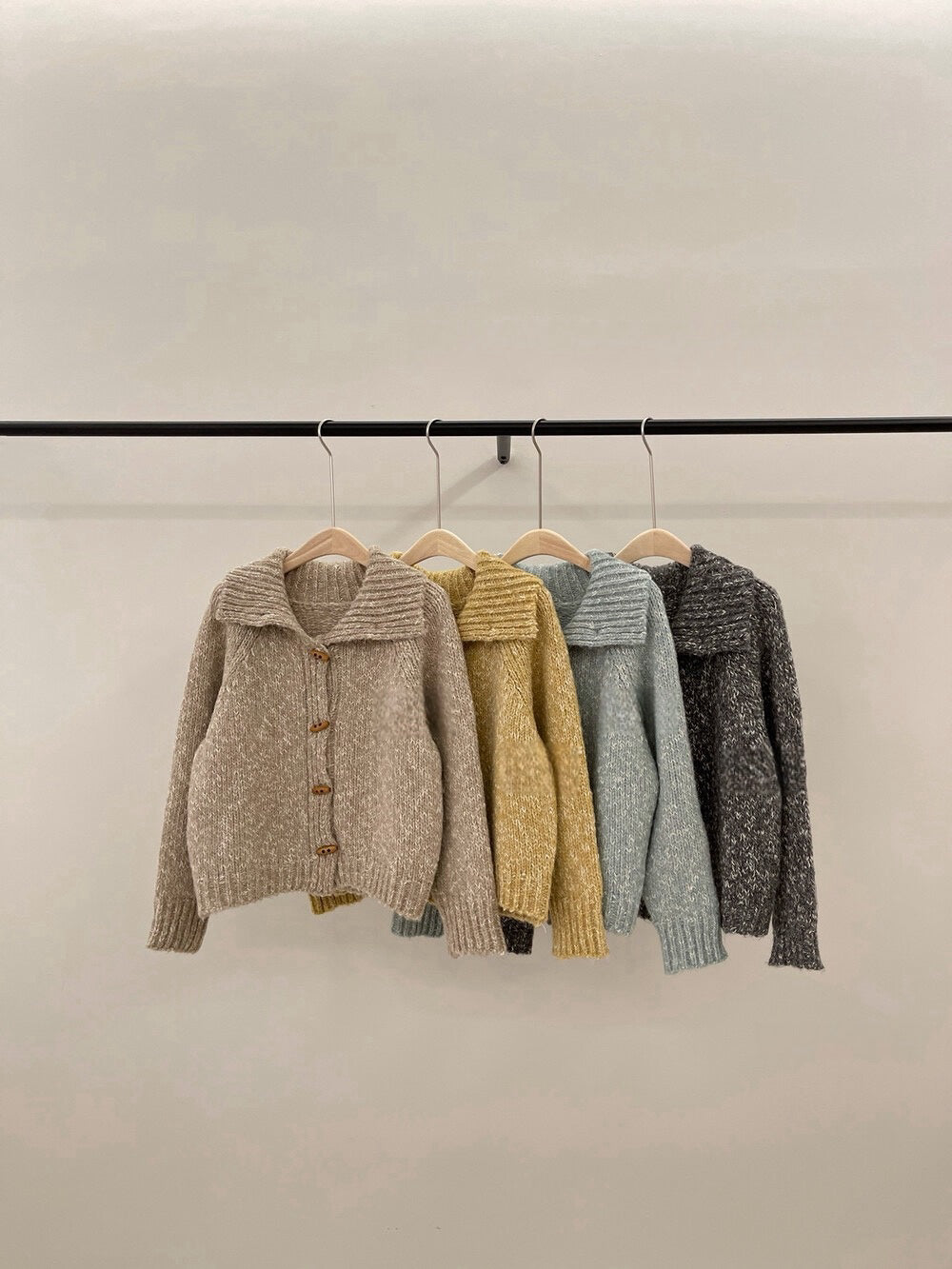 // 重工雜色線可立領牛角鈕CD