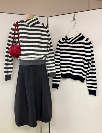 // 牛角鈕翻領設計間條NT