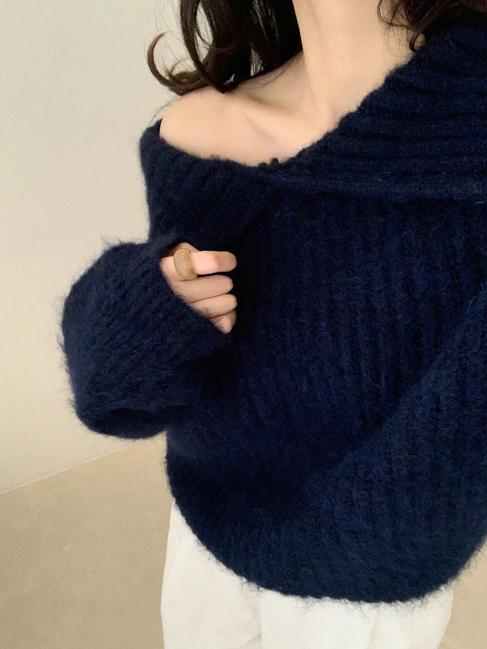 // 8%wool溫柔一字領鈕扣大翻領毛衣