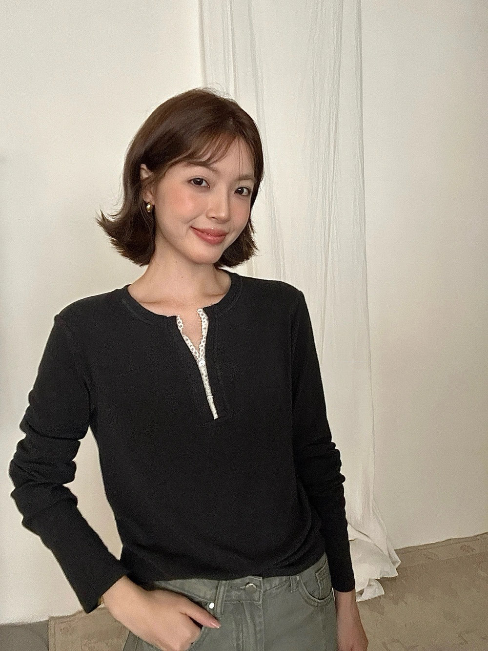 B210 / 拼接lace邊V領側褶褶長袖正肩TEE