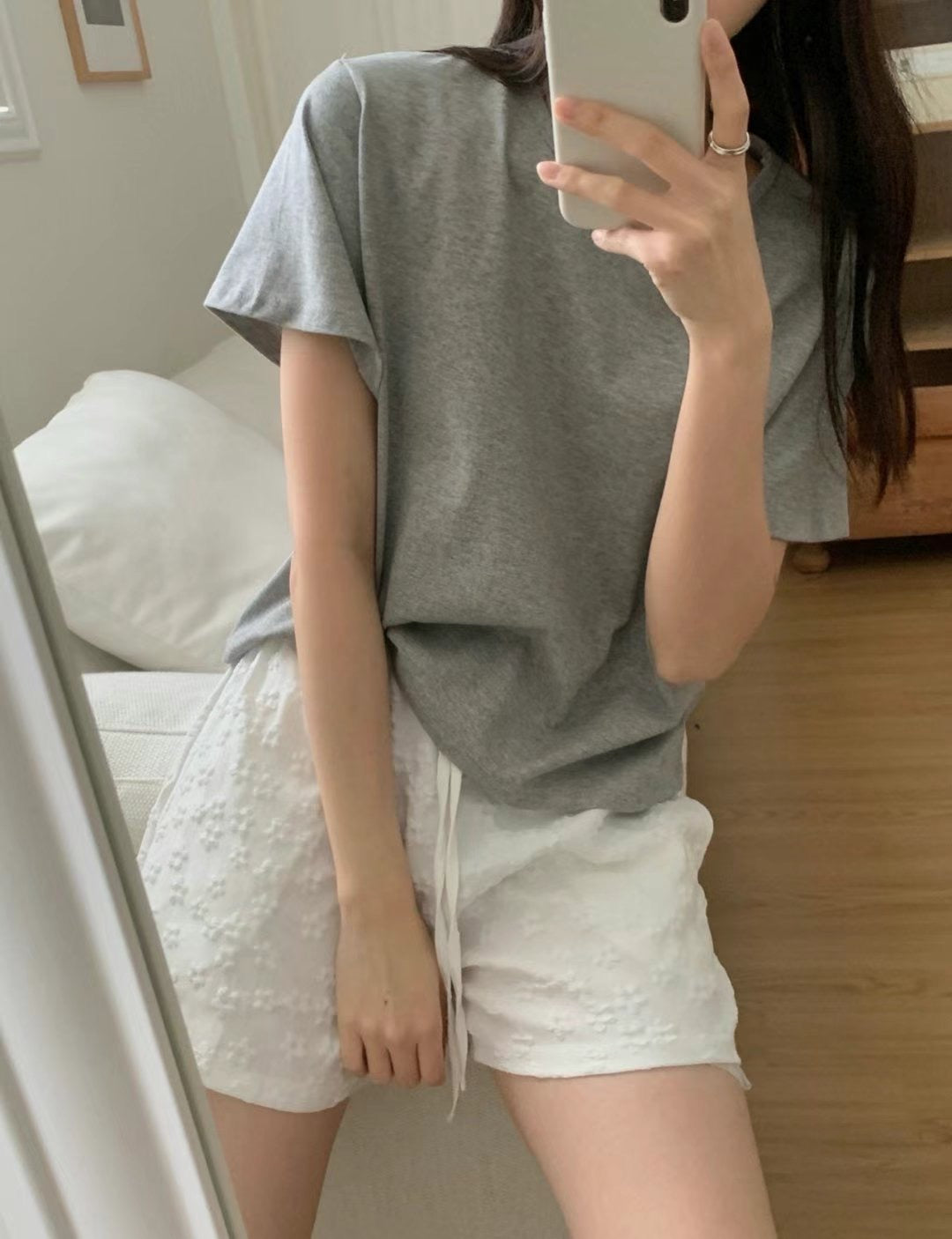 // 100%棉質中短款素TEE