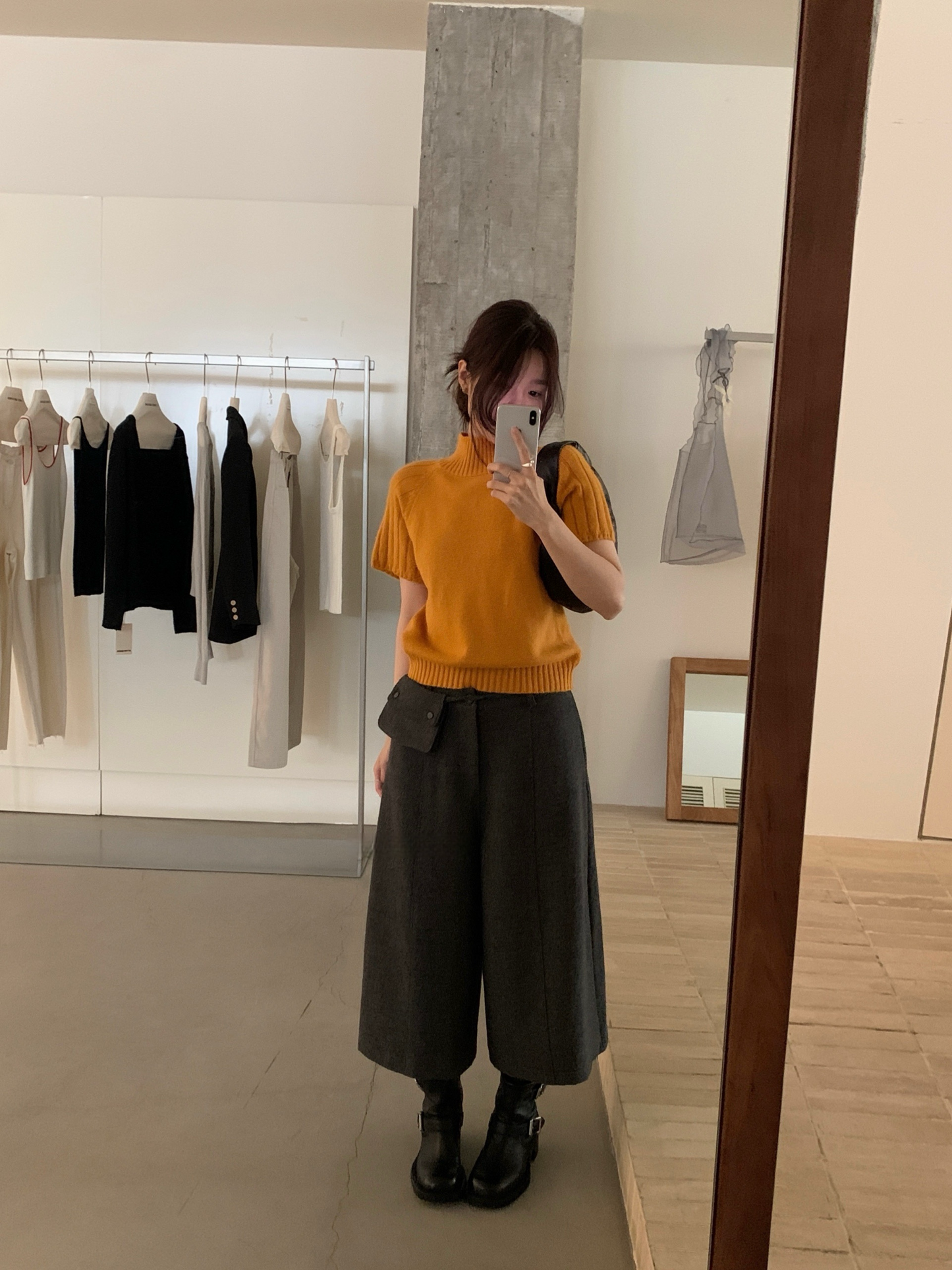 // 連袋仔腰帶八分薄羊呢褲