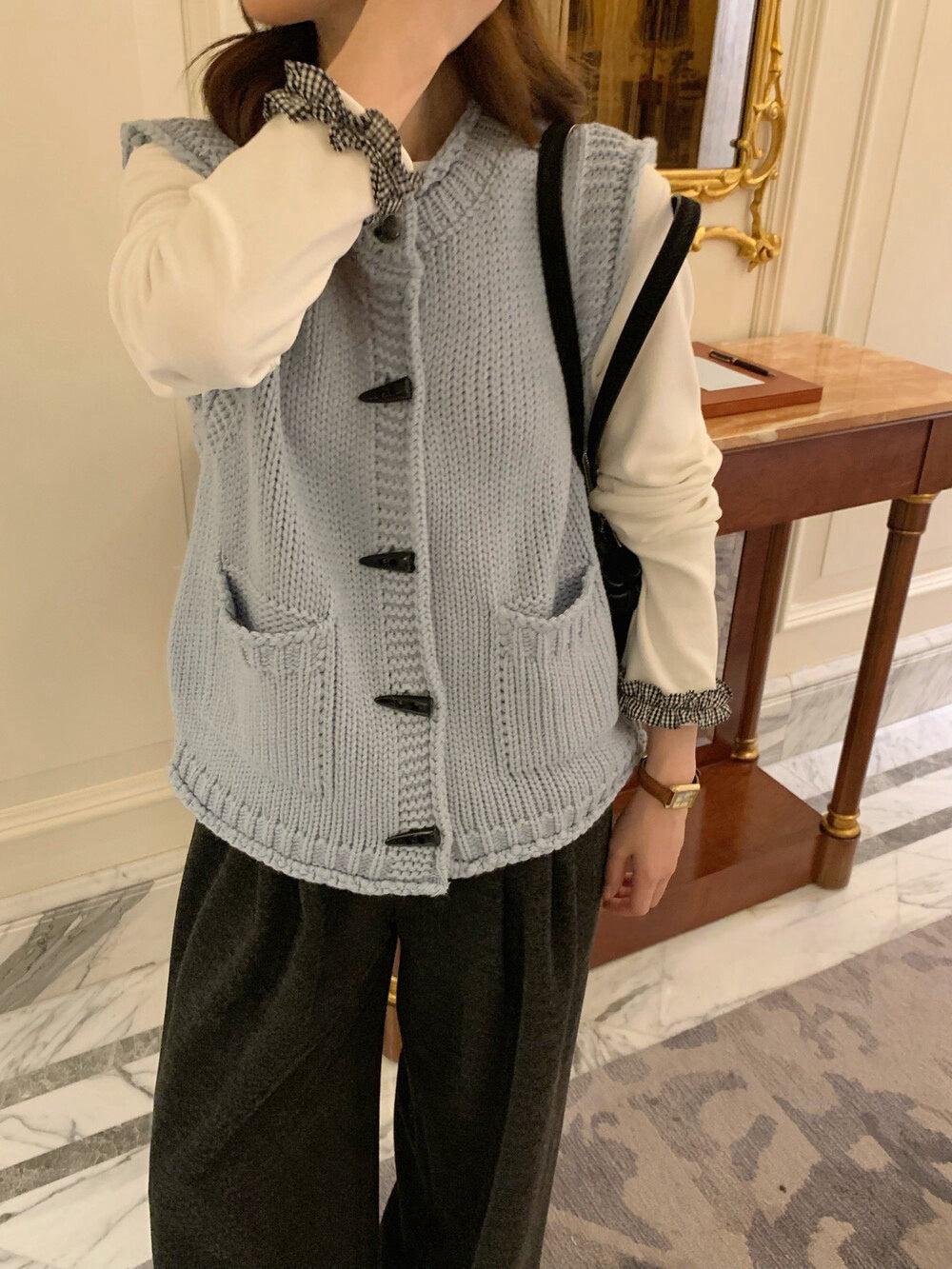 // 疊穿必入牛角鈕卷邊口袋背心馬甲