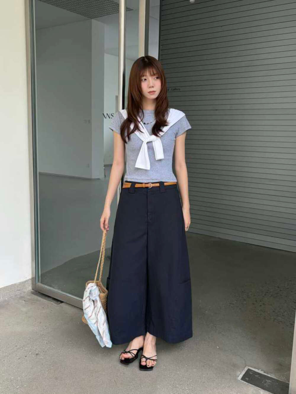 // 極簡側口袋彎刀九分褲