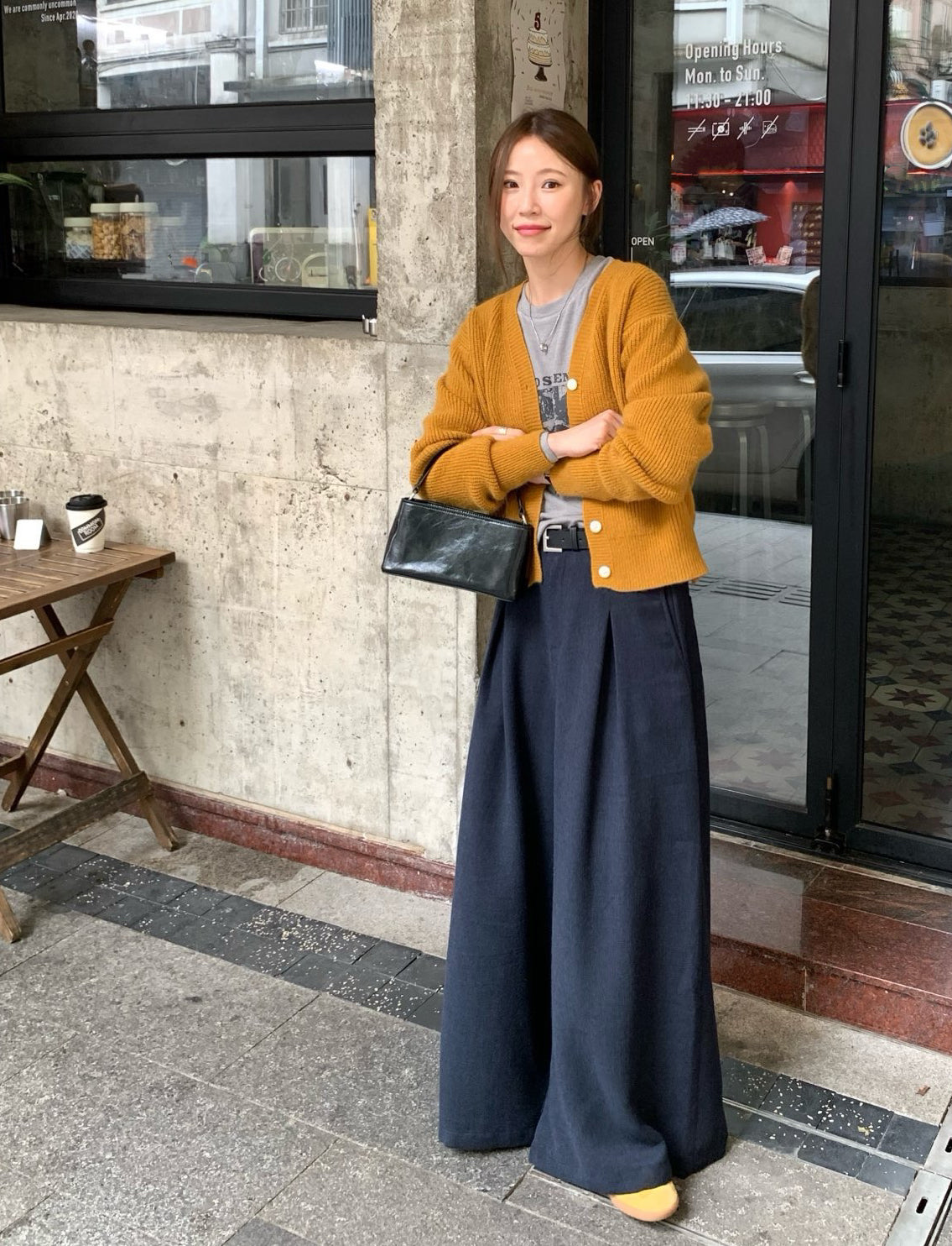 // 壓褶薄毛呢料闊腳西褲(連腰帶)