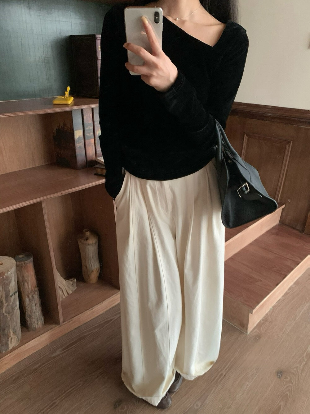 // 氣質斜領口絲絨BL