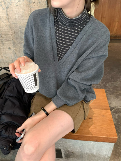 // 間條半領假兩件拼接V領衛衣