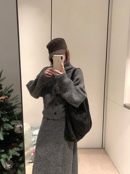 // 慵懶休閒感立領排扣毛衣+半身裙套裝