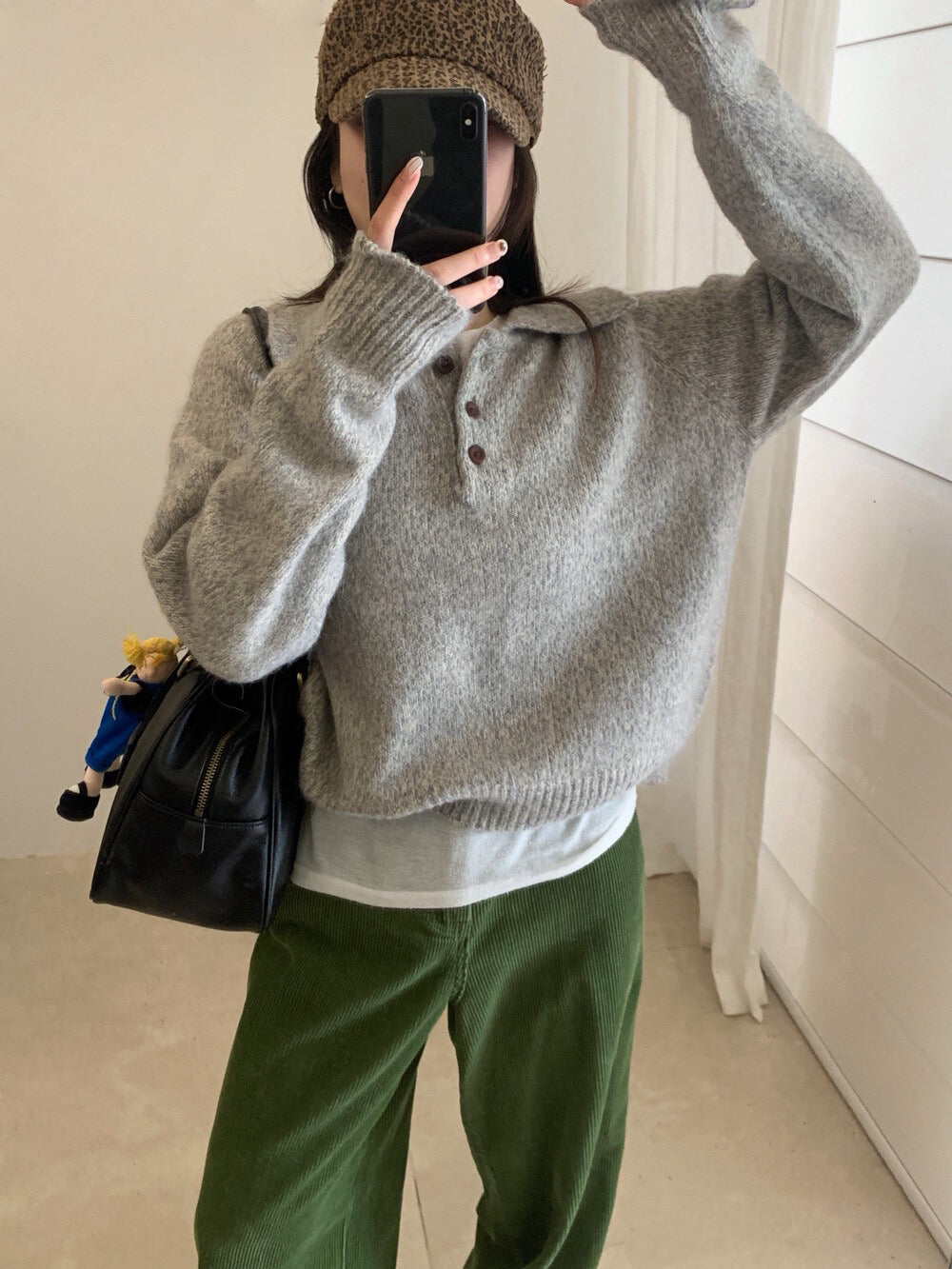 // 軟糯混兔毛花線鈕扣翻領毛衣