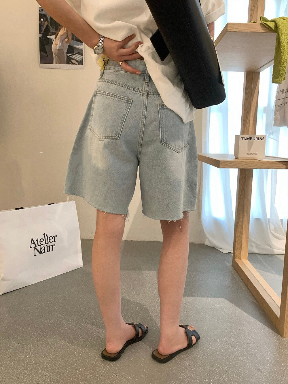 // 復古感不修邊淺洗水牛仔短褲