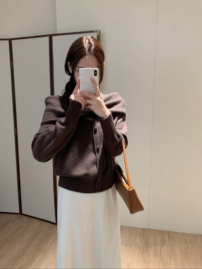 // 57%wool蝴蝶結一字領排扣NT