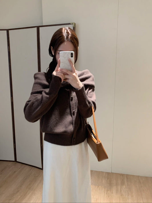 // 57%wool蝴蝶結一字領排扣NT