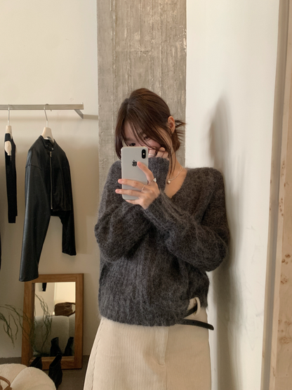 // 馬海毛麻花V領毛衣