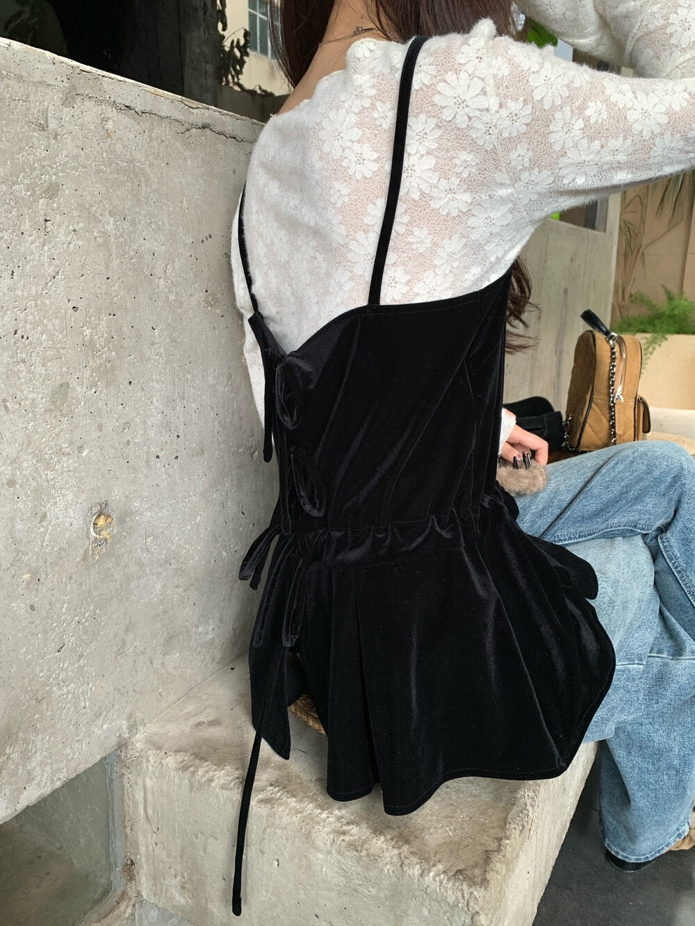 // 精緻刺繡上衣+後綁帶絲絨吊帶套裝