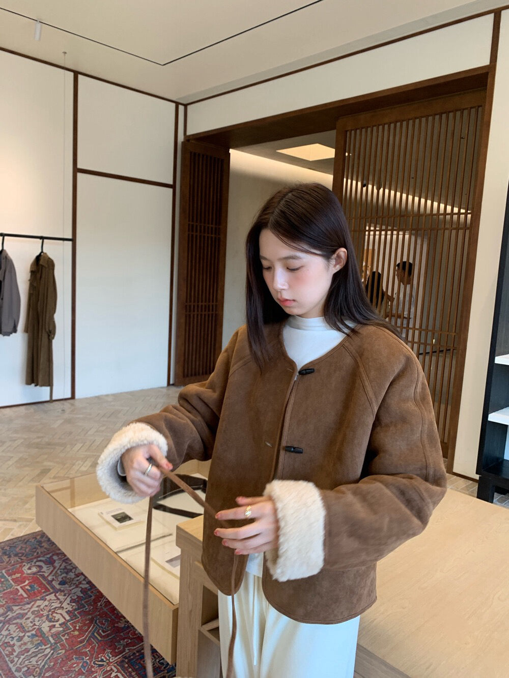 // 100%羊毛皮毛一體牛角鈕外套(連袋仔)