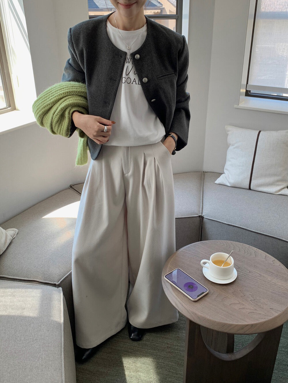 // 質感鈕扣10%wool弧邊薄毛呢外套