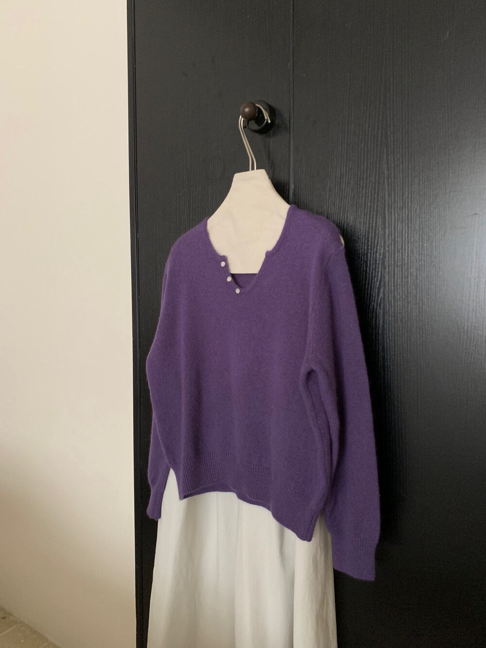 // 50%raccoon+30%cashmere超親膚小V領鈕扣NT