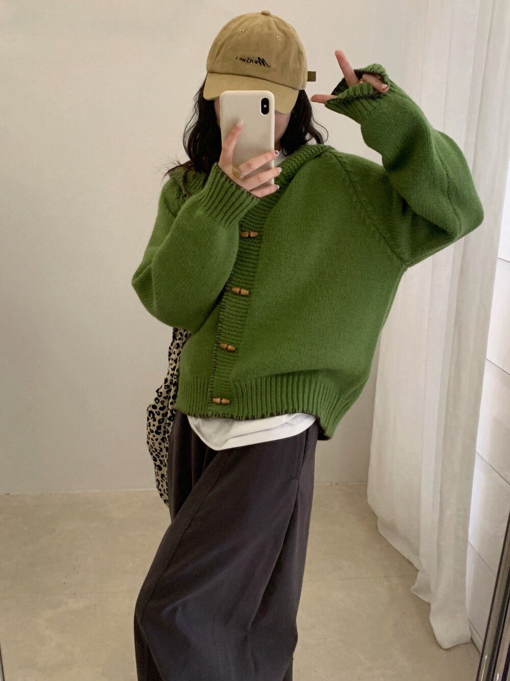 // 設計感撞色縫線包邊牛角鈕連帽CD