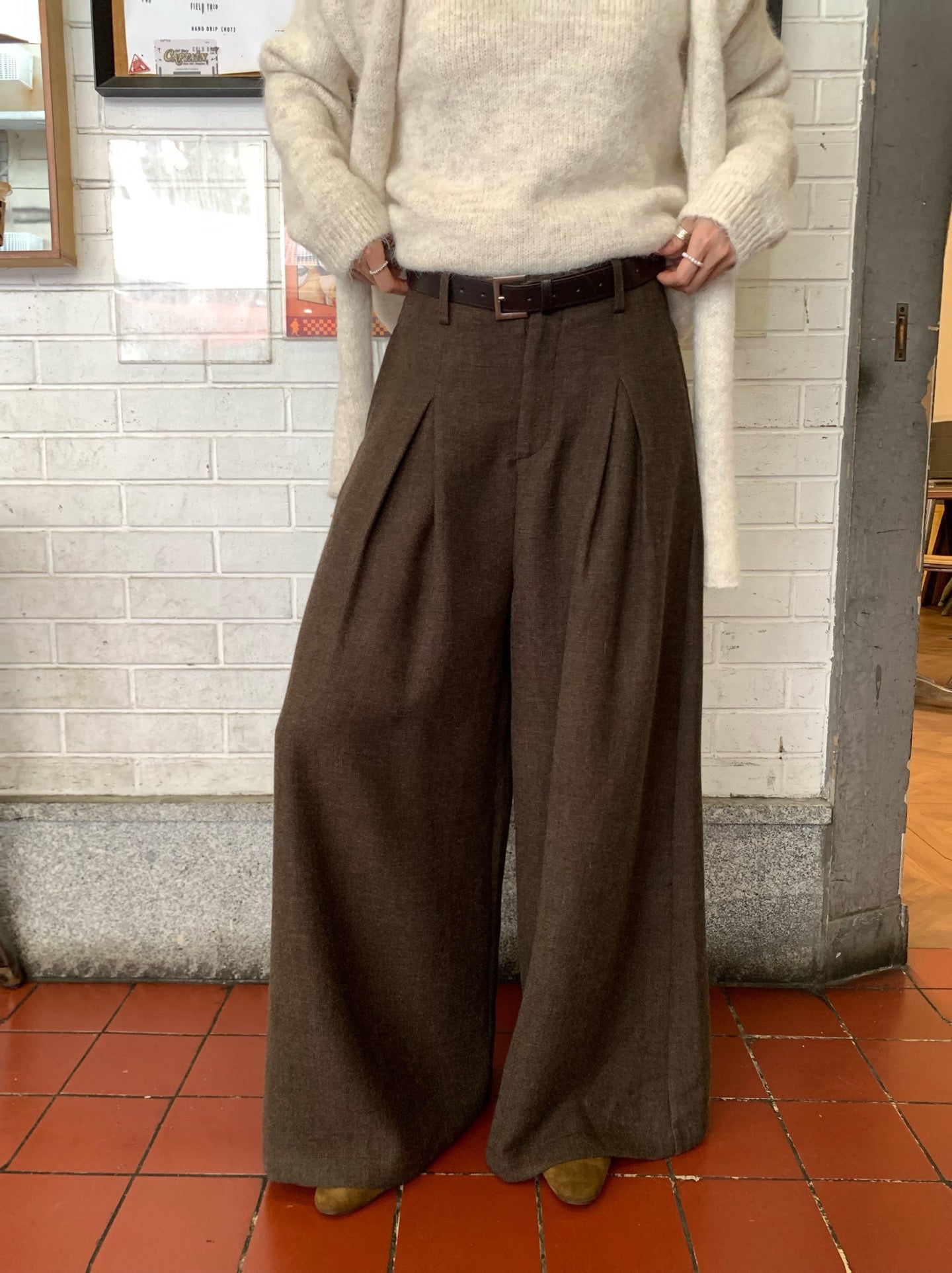 // 壓褶薄毛呢料闊腳西褲(連腰帶)