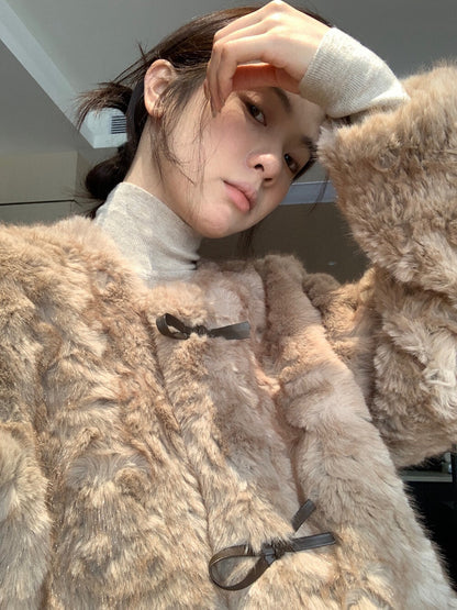 // 牛角扣麂皮底毛毛外套