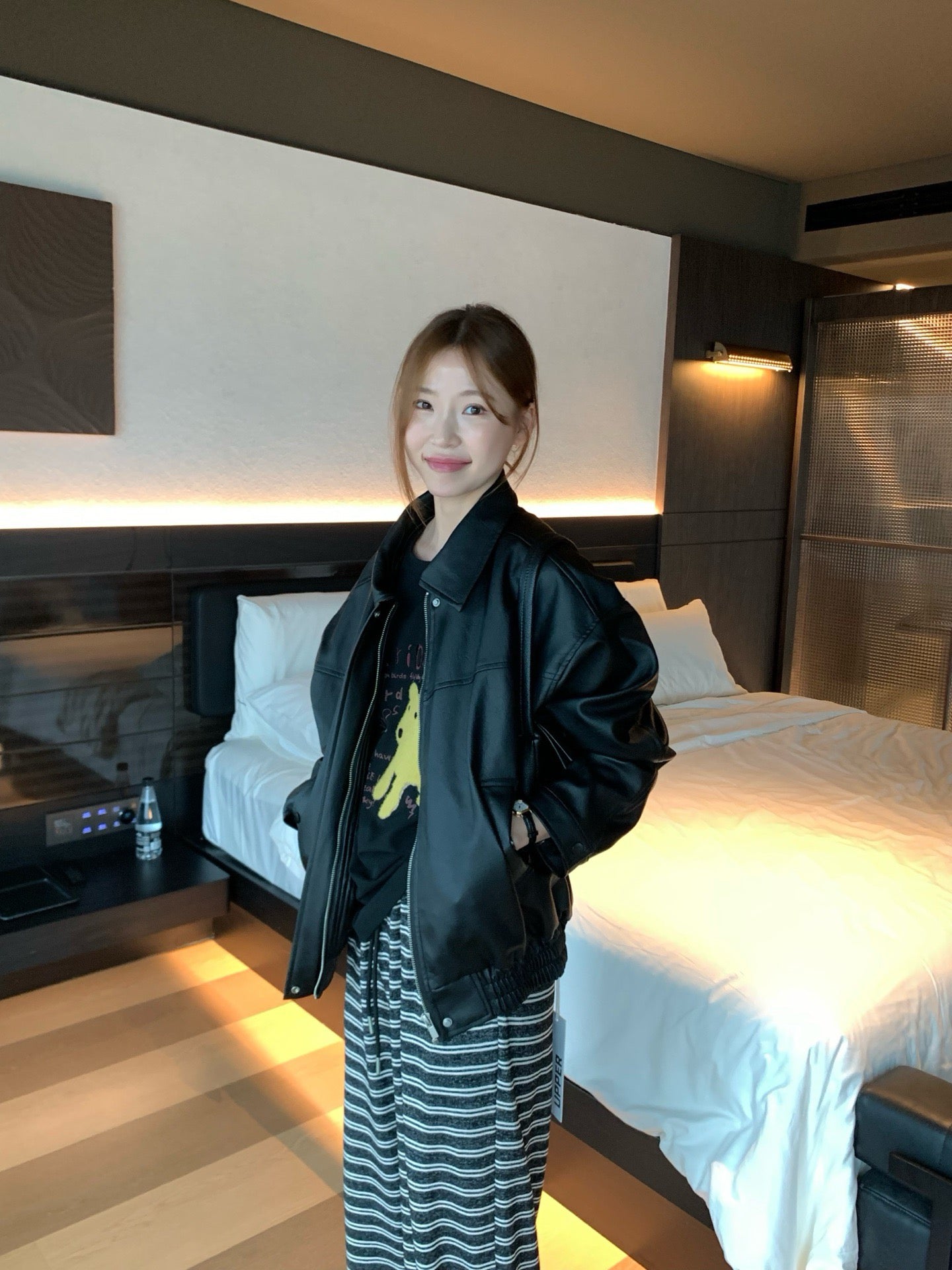 // 經典啞光翻領彷皮外套￼