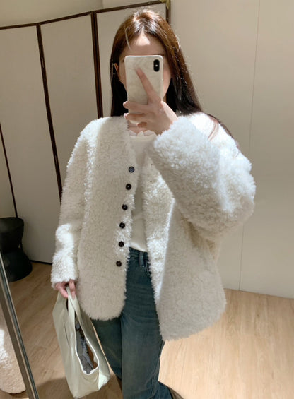 // 經典V領毛毛外套