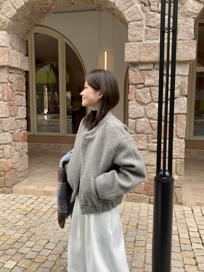 // 後貼標羊羔毛圓領夾棉外套