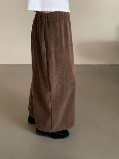 // 超大彈力絨感中裙