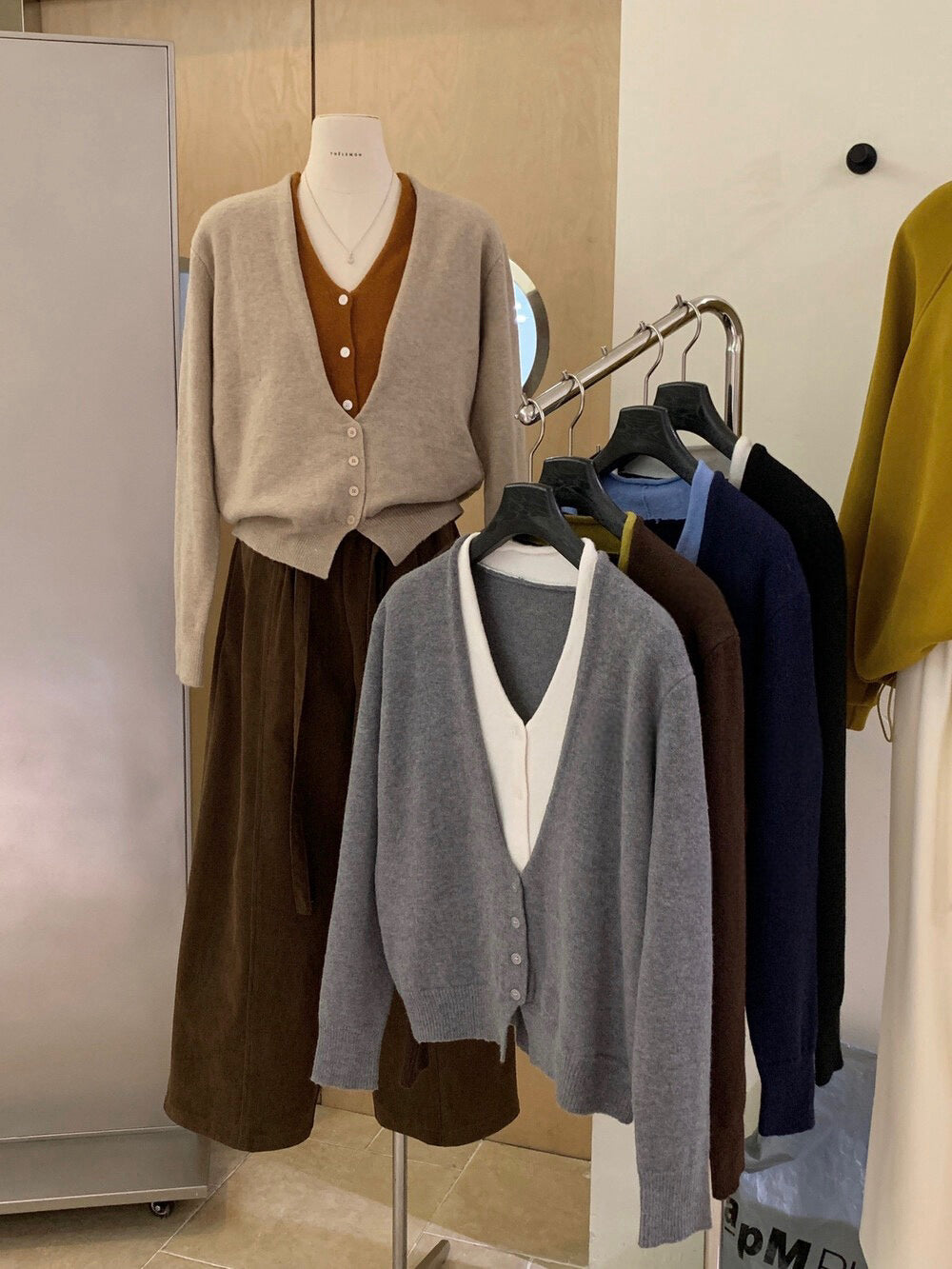 // 深V撞色假兩件開胸CD