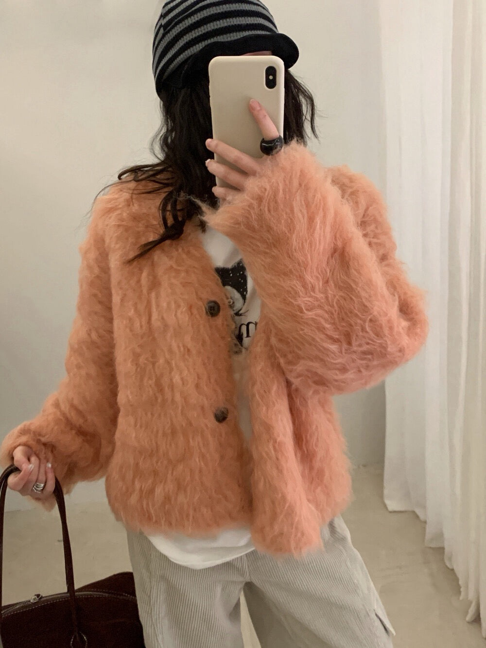 // 造型感圈圈毛拉絨V領外套