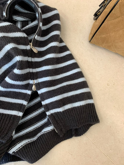 // 鬆弛感上下拉鍊連帽間條CD