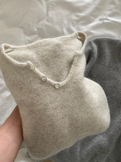 // 50%raccoon+30%cashmere超親膚小V領鈕扣NT