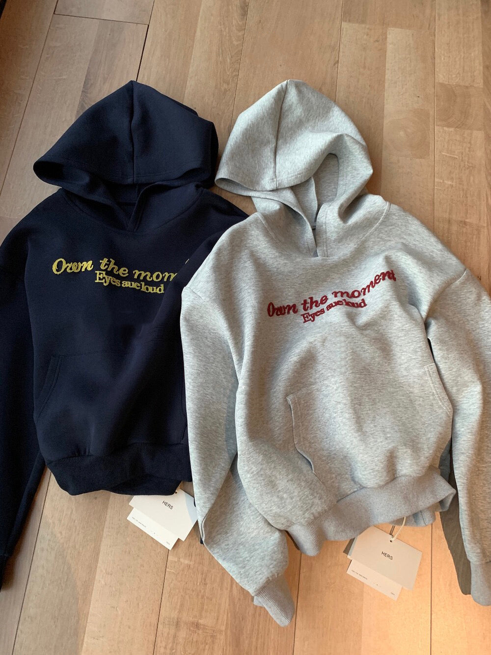 // 復古感植絨字連帽衛衣