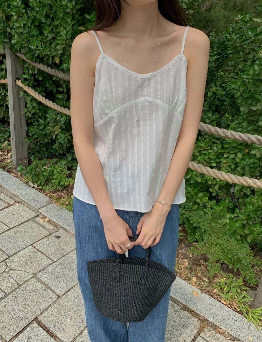 // 暗直紋高胸線吊帶上衣