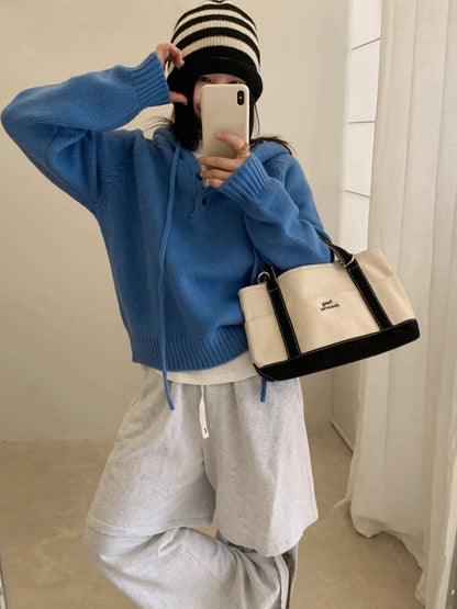 // 鈕扣設計連帽落肩毛衣