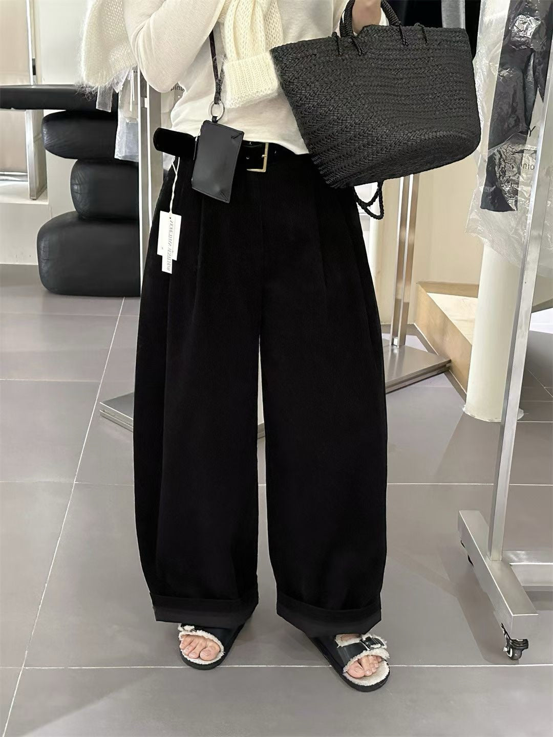 // 連絨面腰帶壓褶燈芯絨褲