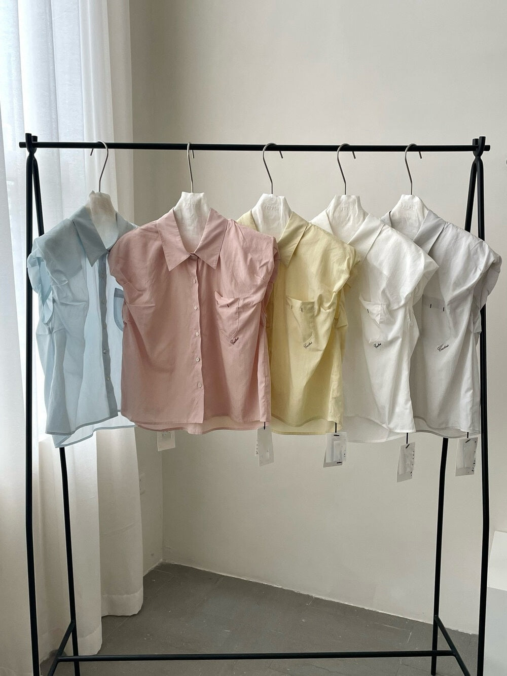 B59 / 天絲棉小刺繡泡泡袖恤衫
