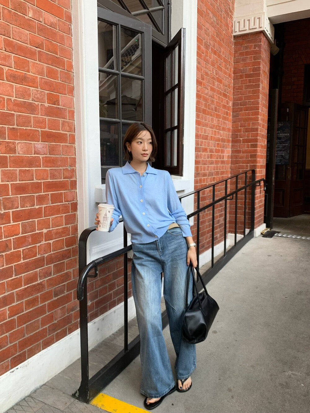 // 簡約風翻領排扣針織上衣