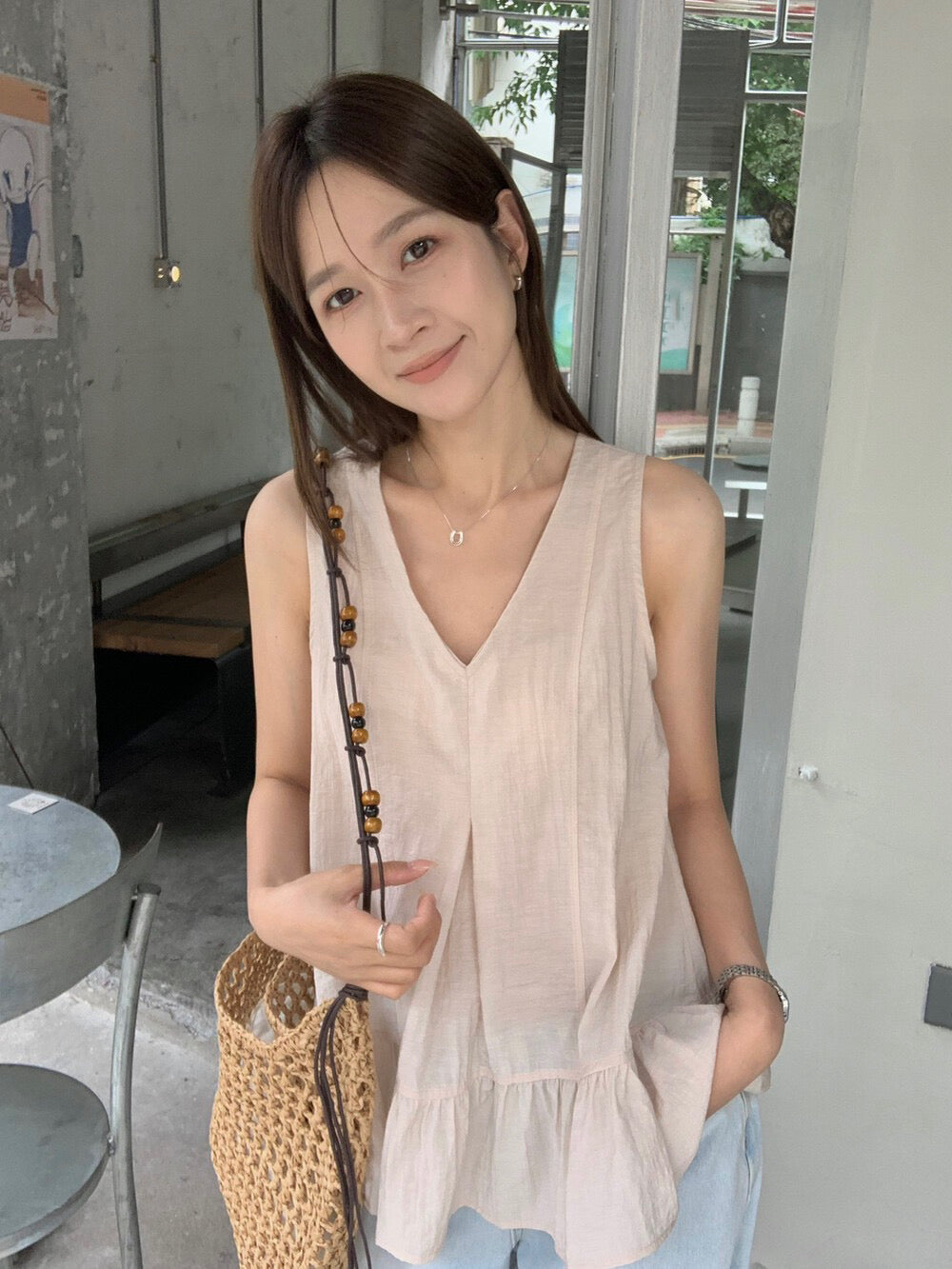 // 荷葉腳後綁帶V領背心