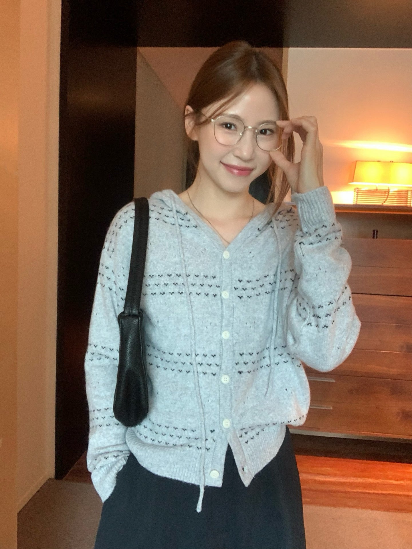 // 心心刺繡鏤空通花連帽CD